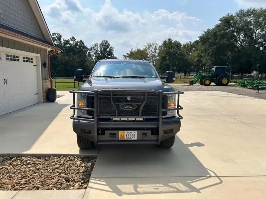 2023 Ford F-350 photo 1