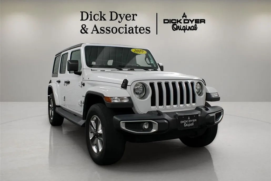 2019 Jeep Wrangler Unlimited Sahara photo 1
