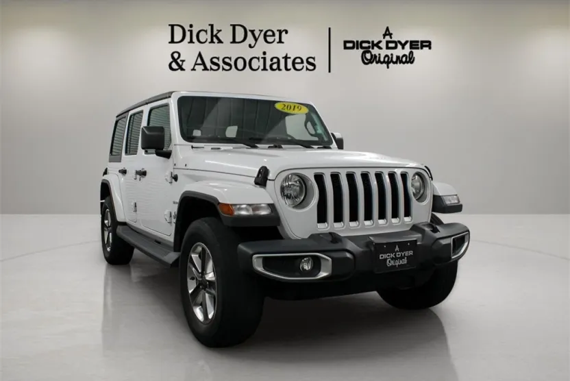 2019 Jeep Wrangler Unlimited Sahara photo 1