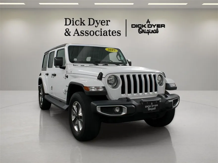 2019 Jeep Wrangler Unlimited Sahara photo 1