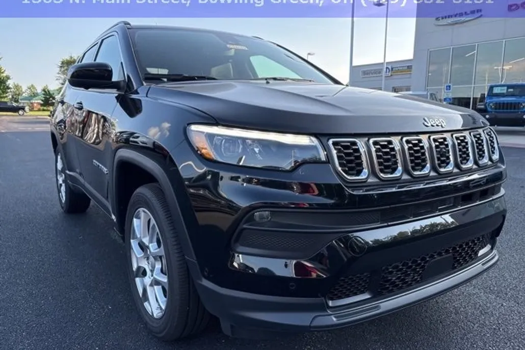 2024 Jeep Compass Latitude Lux photo 1