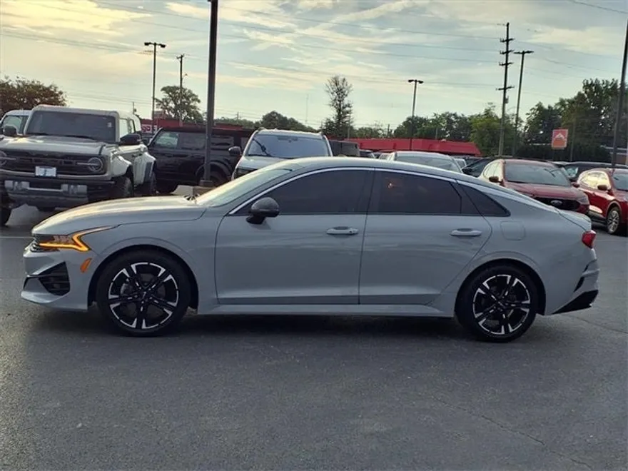 2022 Kia K5 GT-Line photo 1