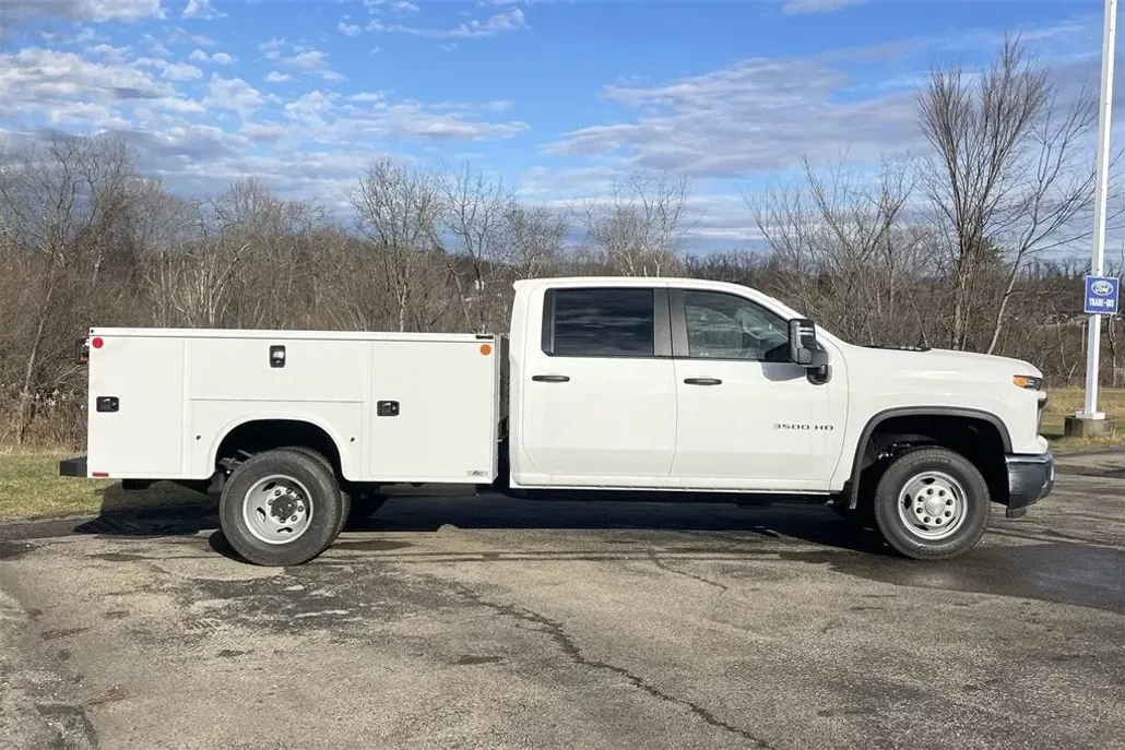 2024 Chevrolet Silverado 3500HD Work Truck photo 1