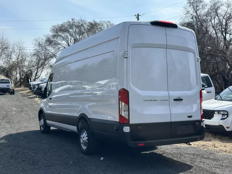 2024 Ford Transit photo 4