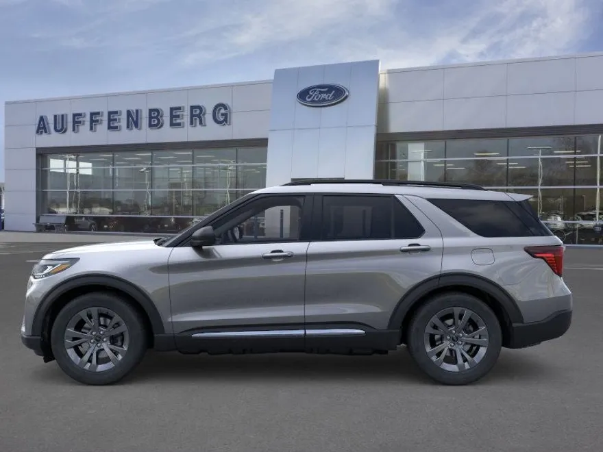 2025 Ford Explorer photo 1