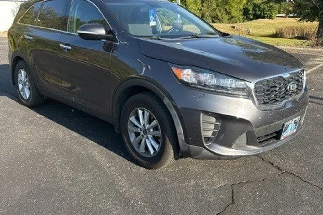 2019 Kia Sorento LX photo 1