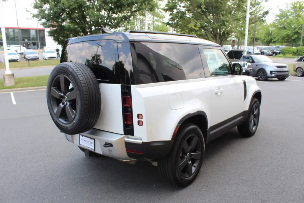 2025 Land Rover Defender 90 S photo 1