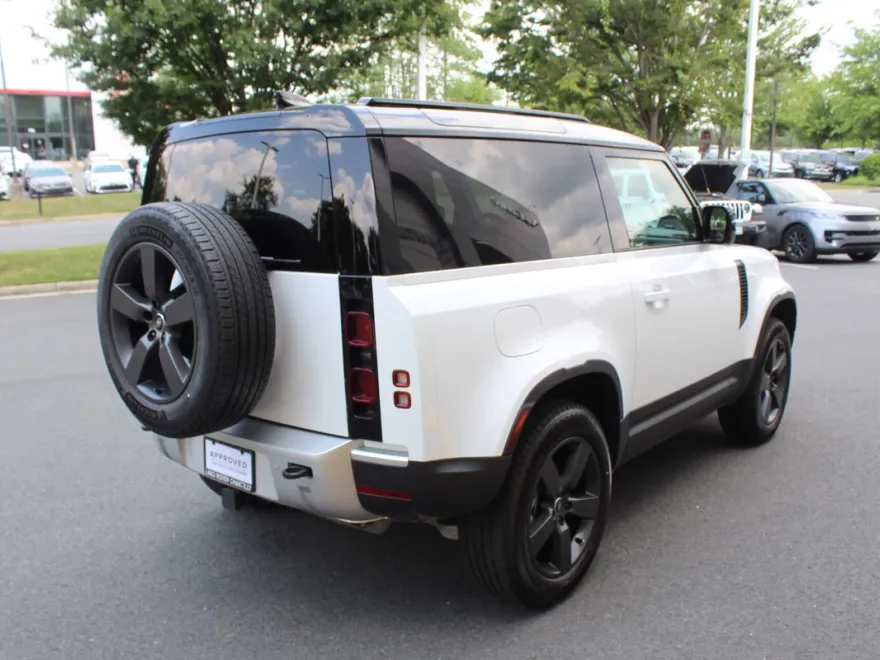 2025 Land Rover Defender 90 S photo 1