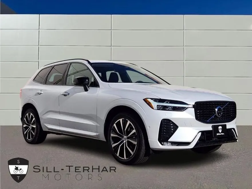 2025 Volvo XC60 B5 Plus photo 1