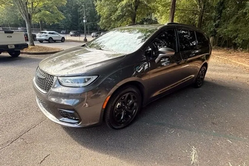 2021 Chrysler Pacifica Hybrid Limited photo 1