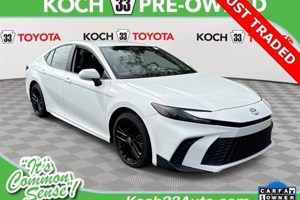 2025 Toyota Camry SE photo 1