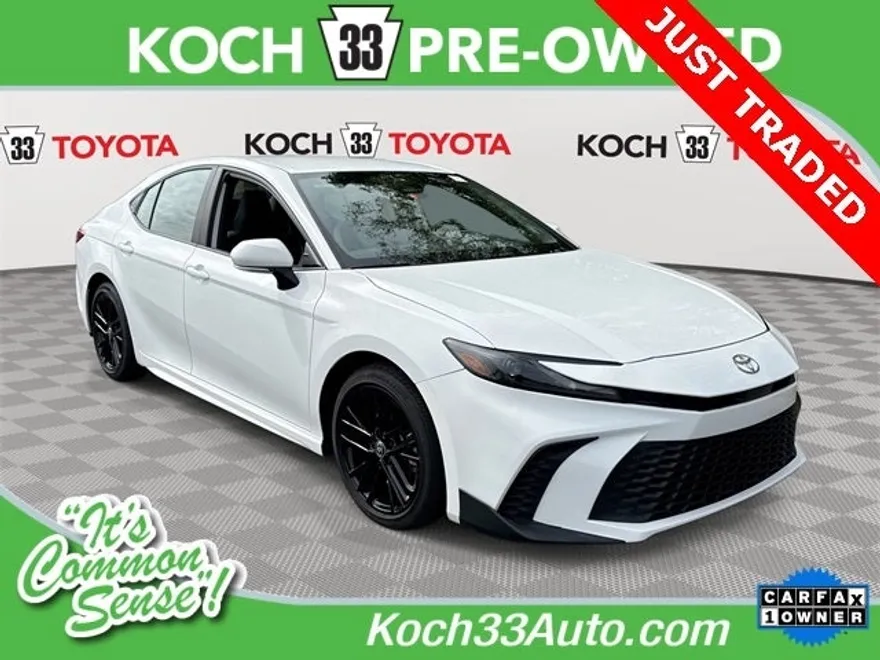 2025 Toyota Camry SE photo 1