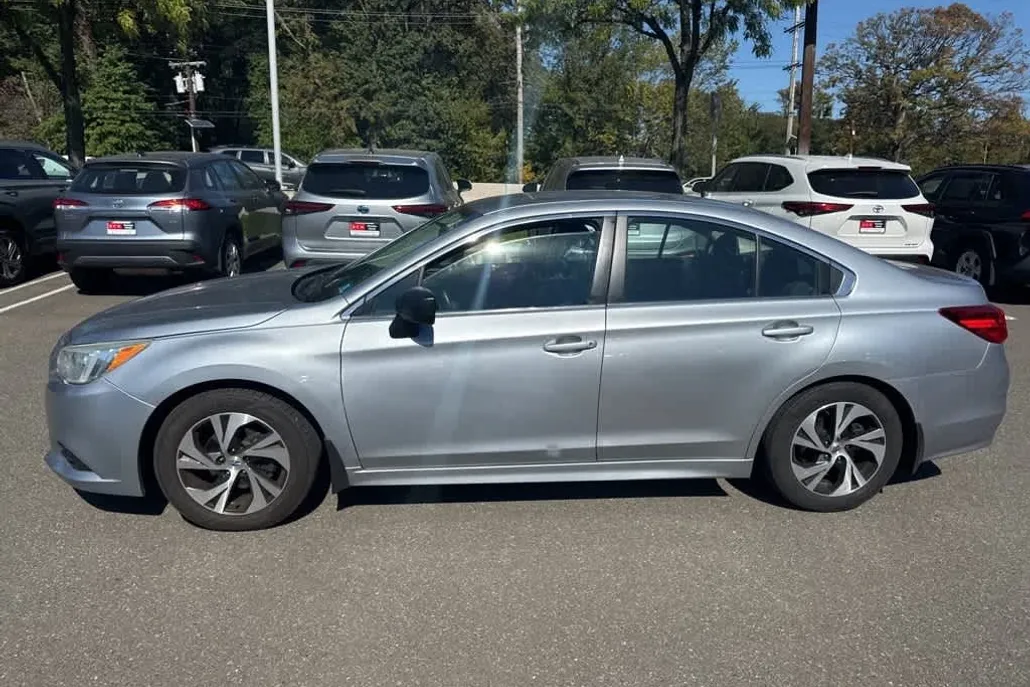 2015 Subaru Legacy 2.5i photo 1