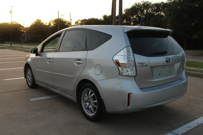 2012 Toyota Prius V Five photo 1