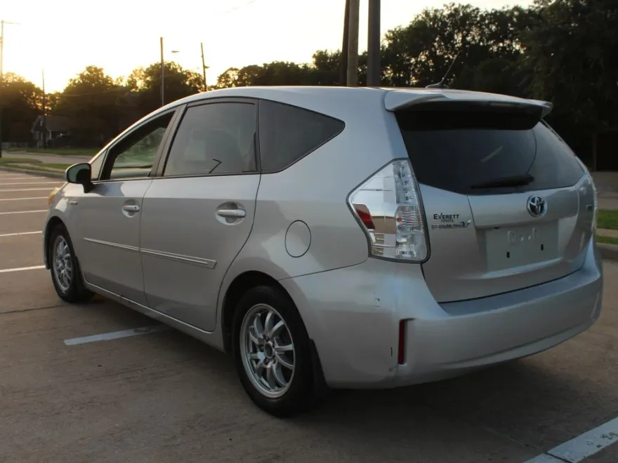 2012 Toyota Prius V Five photo 1