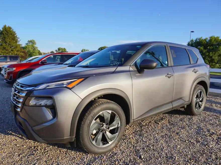 2024 Nissan Rogue SV photo 1