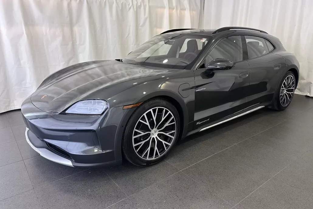 2025 Porsche Taycan 4 Cross Turismo photo 1
