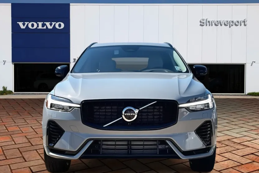 2025 Volvo XC60 Hybrid T8 Plus photo 1