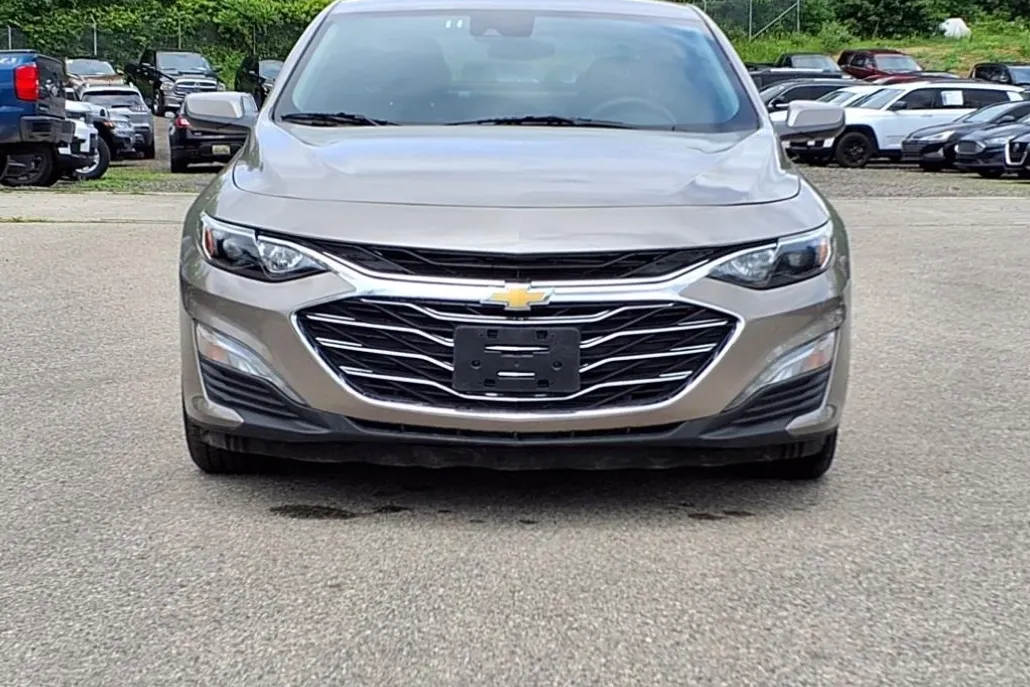 2023 Chevrolet Malibu 1LT photo 1