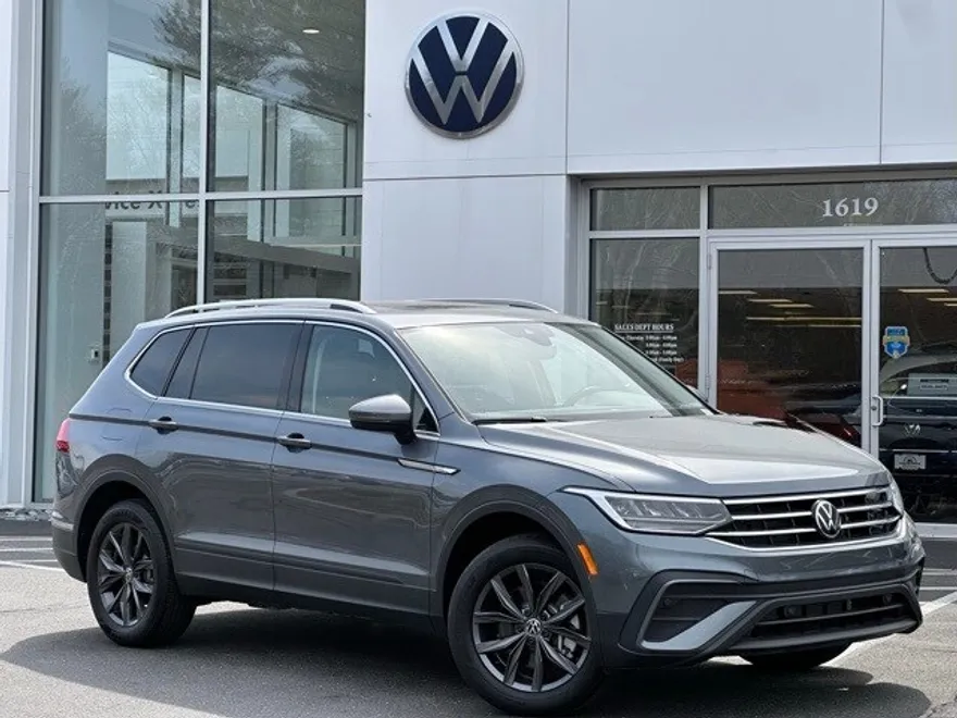 2023 Volkswagen Tiguan SE photo 1