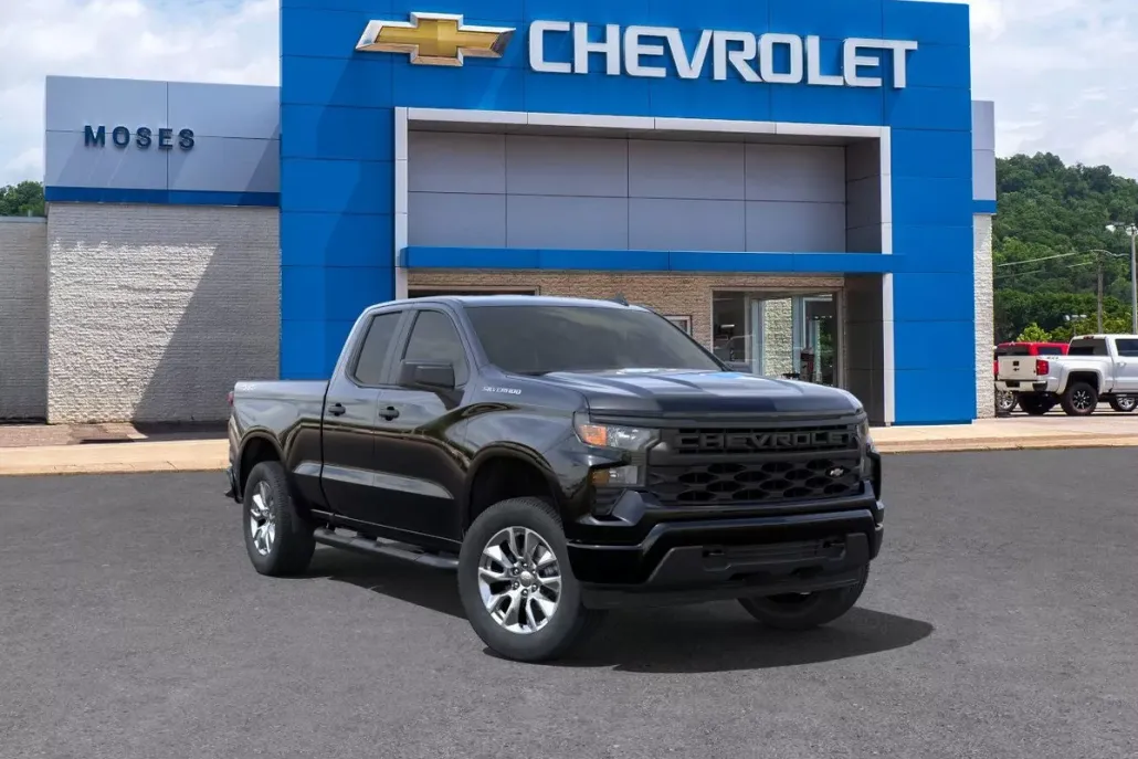2025 Chevrolet Silverado 1500 Custom photo 1