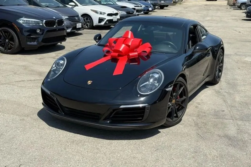 2017 Porsche 911 Coupe photo 1