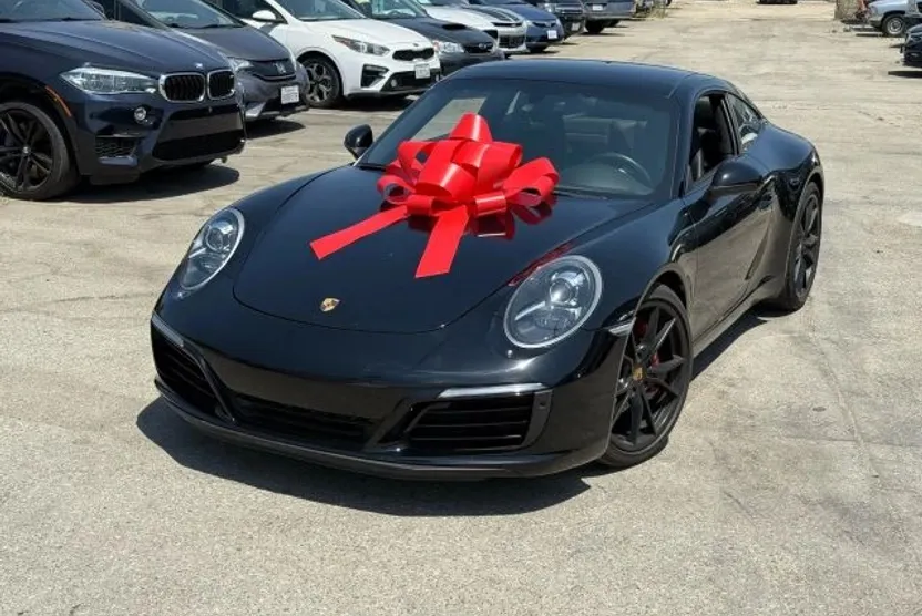 2017 Porsche 911 Coupe photo 1