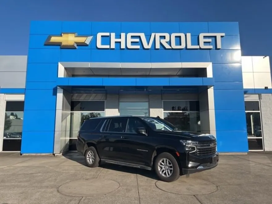 2023 Chevrolet Suburban LT photo 1