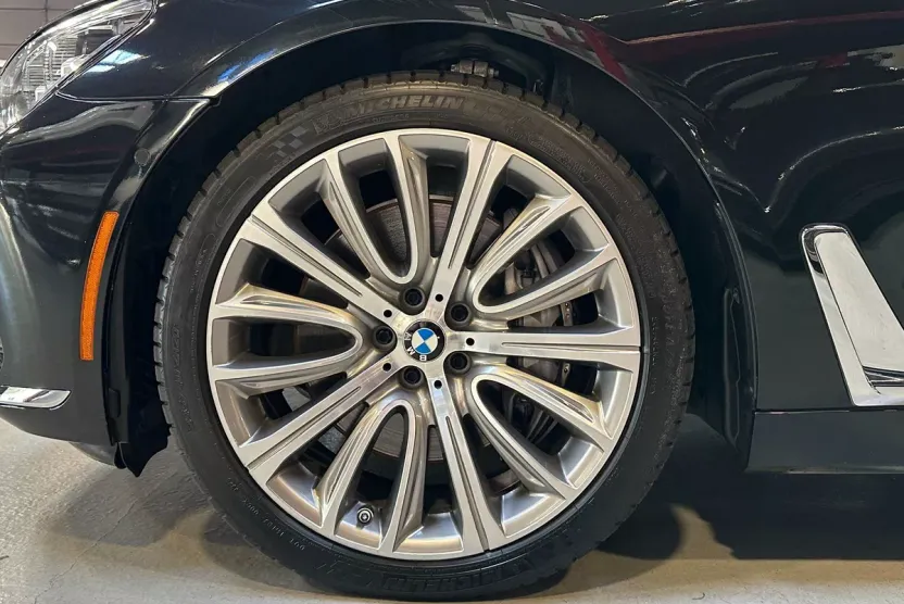 2016 Bmw 750i photo 1