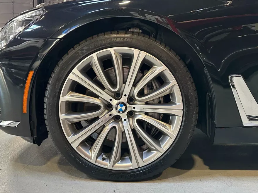 2016 Bmw 750i photo 1