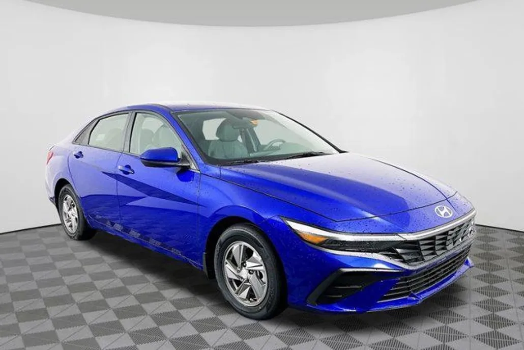2025 Hyundai Elantra SE photo 1