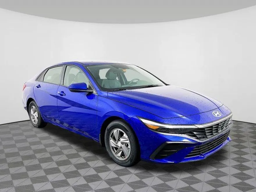 2025 Hyundai Elantra SE photo 1