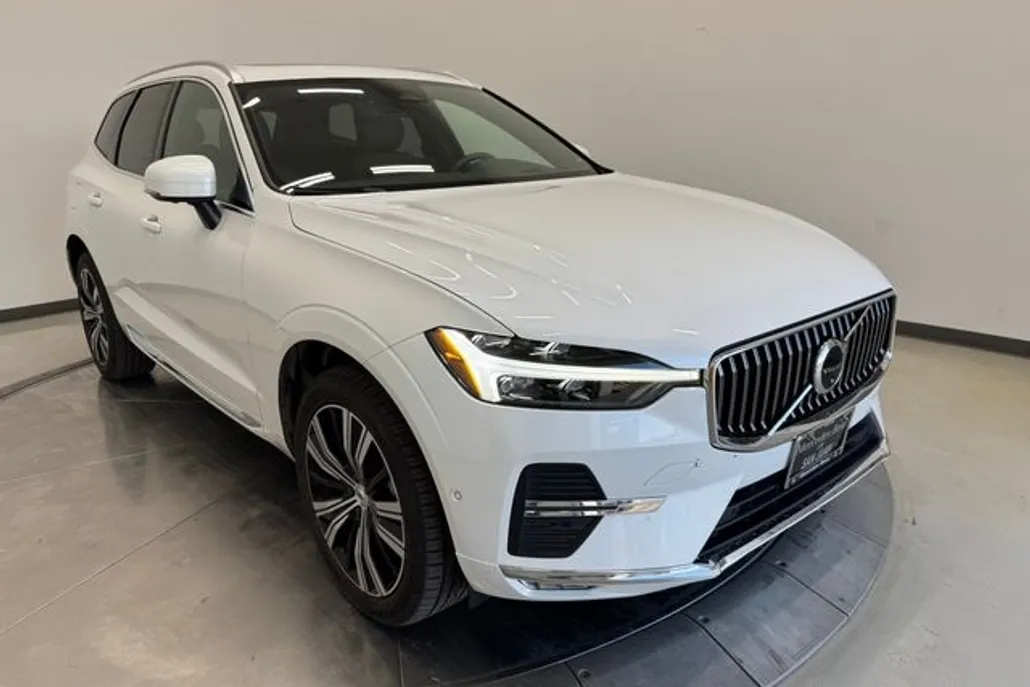 2022 Volvo XC60 B5 Inscription photo 1
