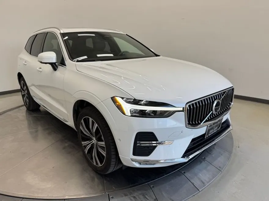 2022 Volvo XC60 B5 Inscription photo 1