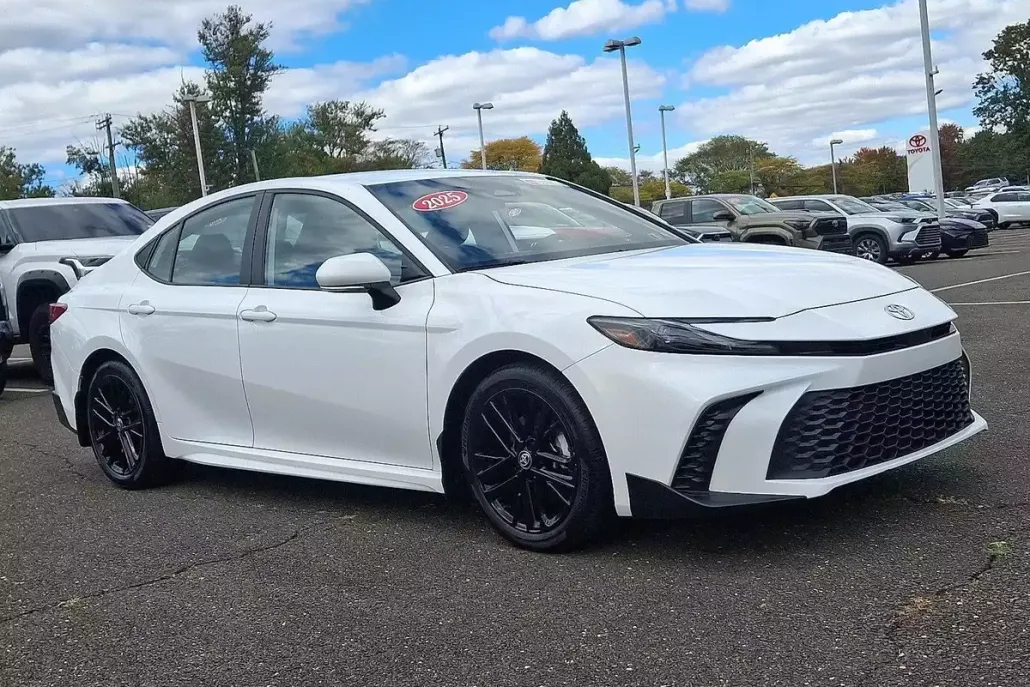 2025 Toyota Camry LE SE photo 1