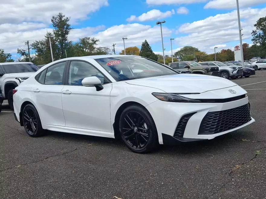 2025 Toyota Camry LE SE photo 1