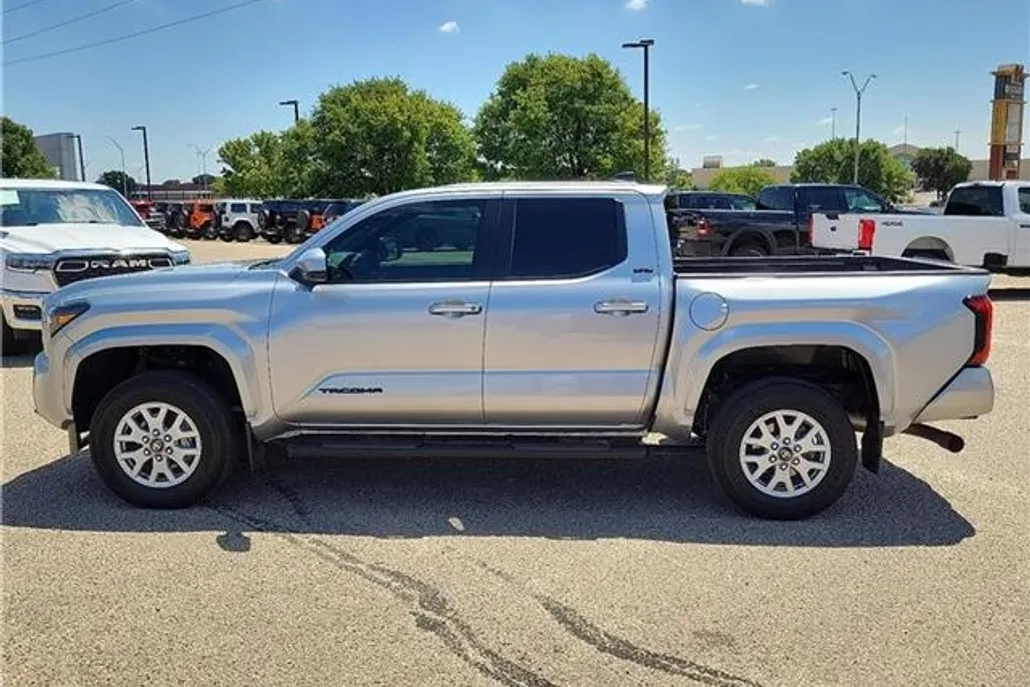 2024 Toyota Tacoma photo 1