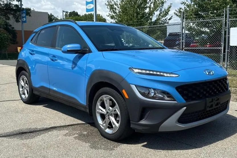 2022 Hyundai Kona SEL photo 1