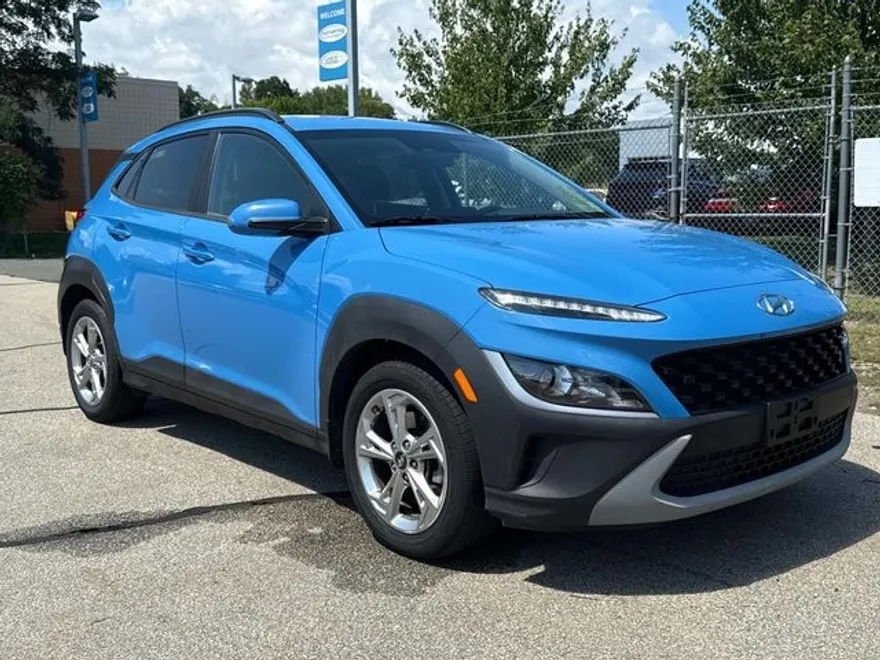 2022 Hyundai Kona SEL photo 1