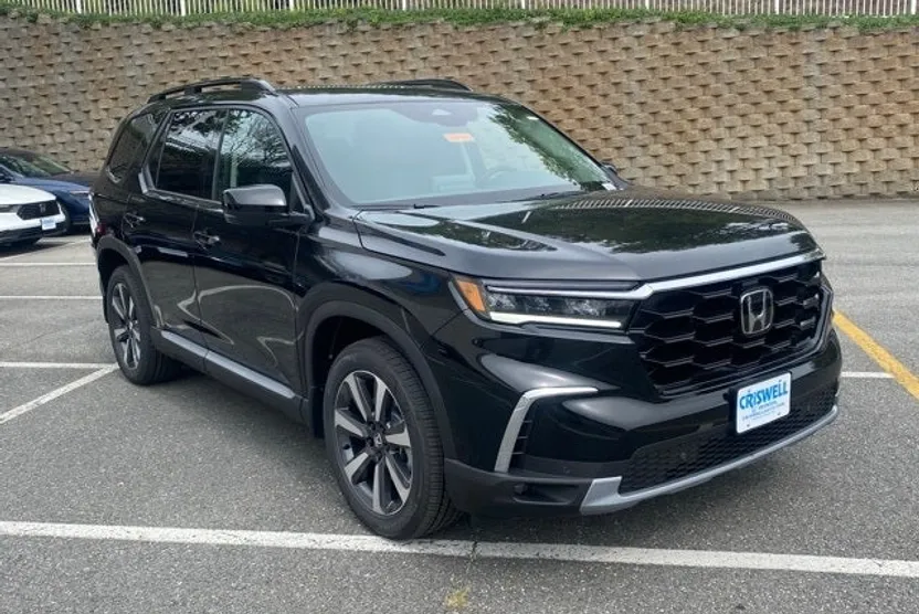 2025 Honda Pilot Touring photo 1