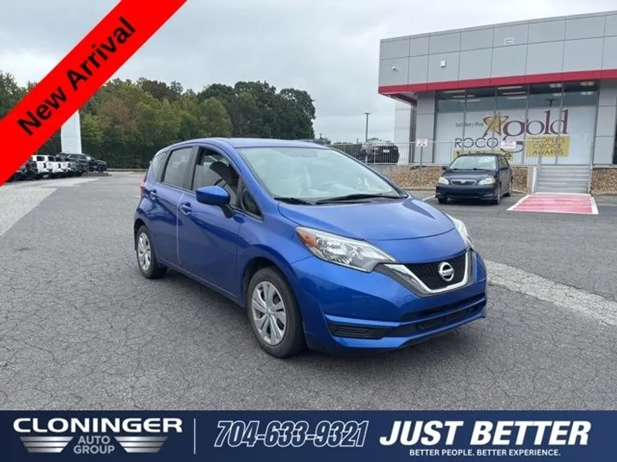 2017 Nissan Versa Note SV photo 1