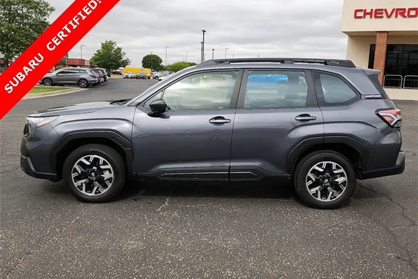 2025 Subaru Forester Base photo 1