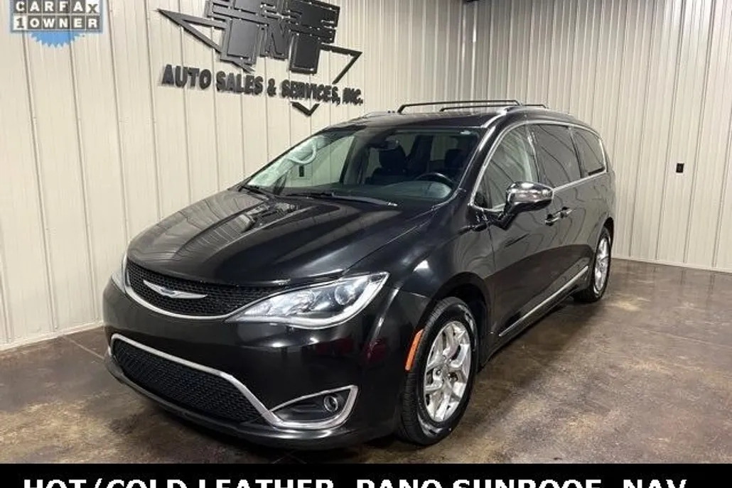 2019 Chrysler Pacifica Limited photo 1