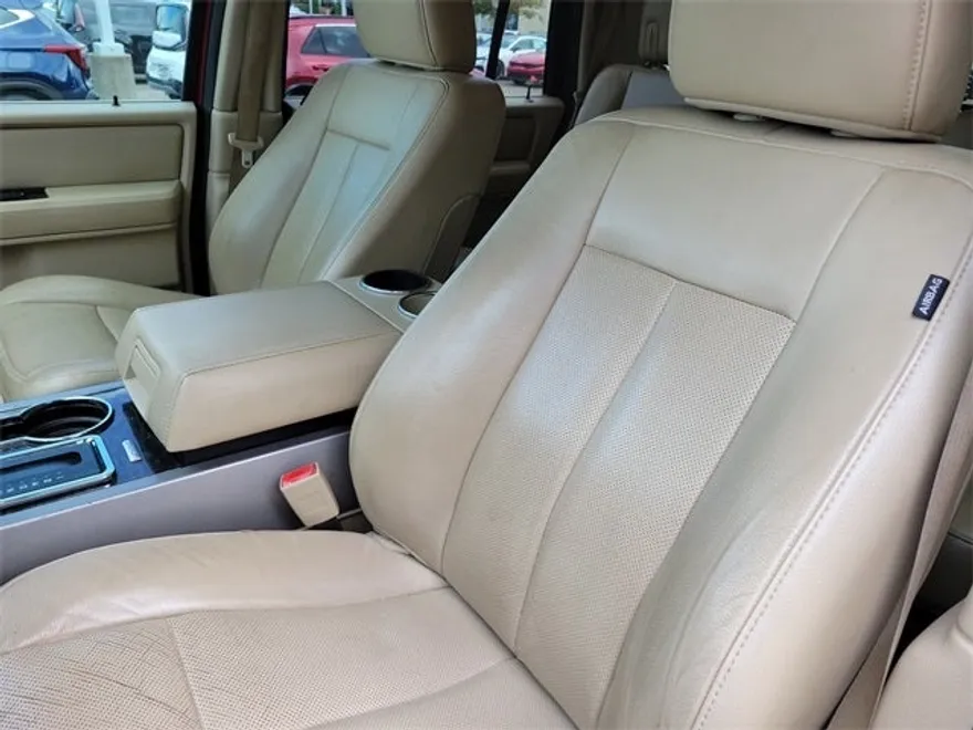 2016 Ford Expedition Limited photo 1
