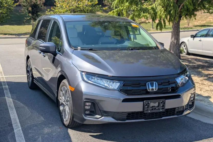 2025 Honda Odyssey Touring photo 1
