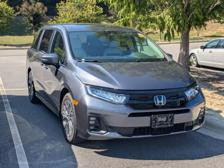 2025 Honda Odyssey Touring photo 1