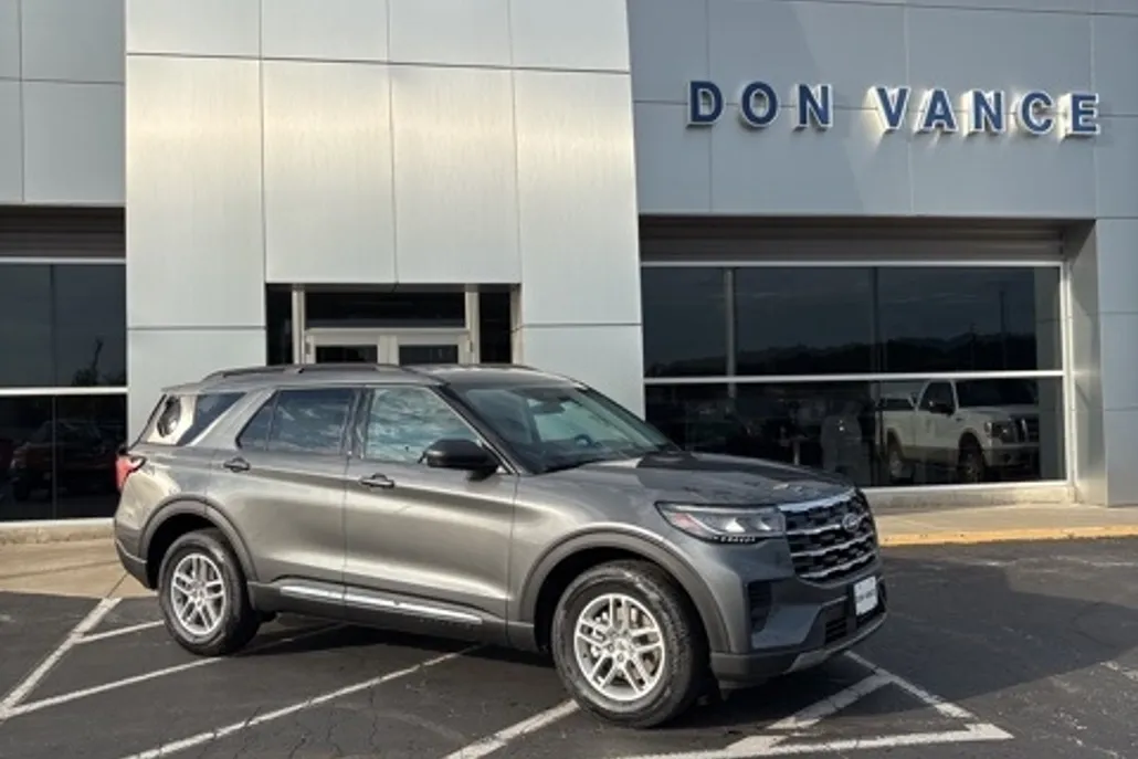 2025 Ford Explorer photo 1