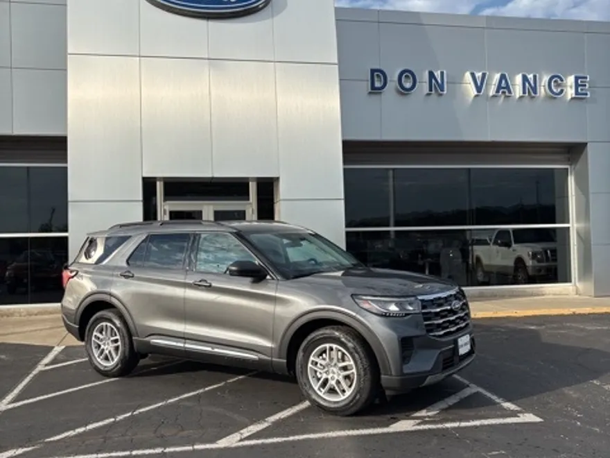 2025 Ford Explorer photo 1