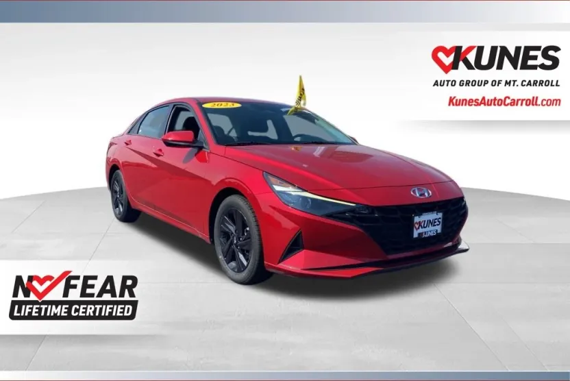 2023 Hyundai Elantra SEL photo 1