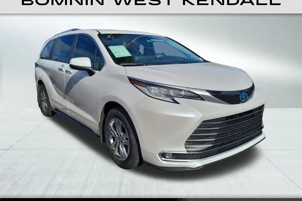 2024 Toyota Sienna Limited photo 1